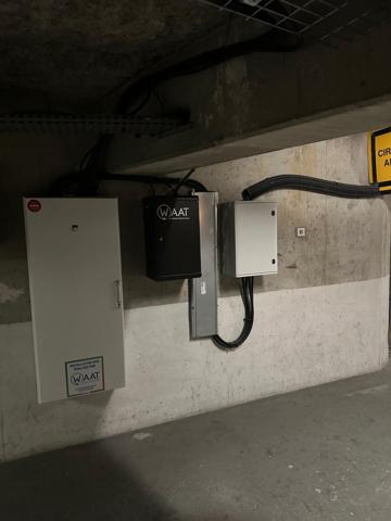 DOUBLE BOX FERME  DANS COPROPRIETE SECURISEE RUE DE LA BELLE FEUILLE