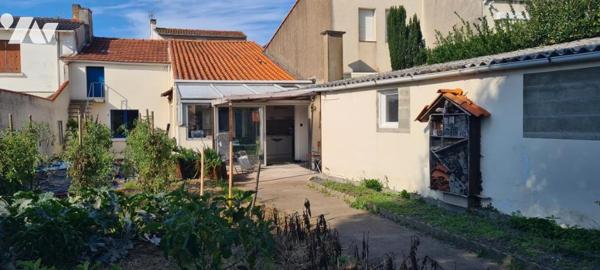 Maison à usage d'habitation d'une superficie d'environ 130 m² sur un terrain d'environ 622 m²