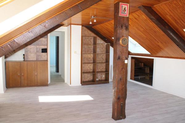 Langogne Appartement en duplex avec garage et  petit jardin