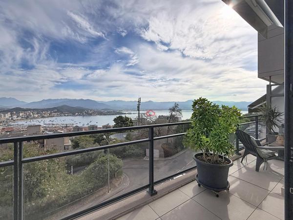 Ajaccio, appartement contemporain avec vue mer