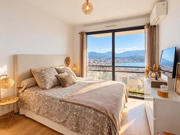 Ajaccio, appartement contemporain avec vue mer