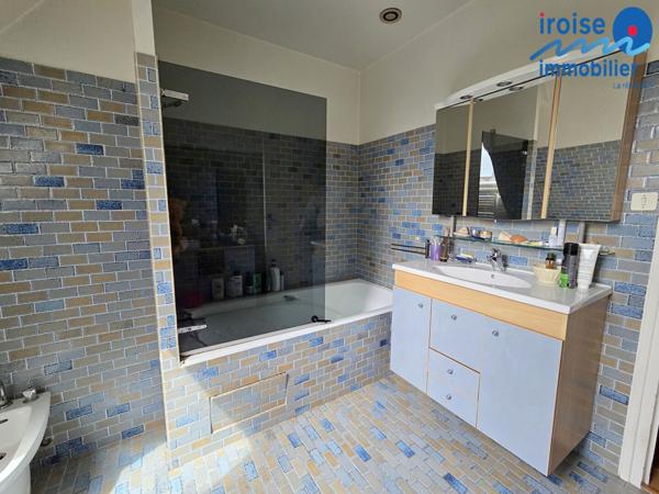 MAISON 5 CHAMBRES SUR SOUS SOL
