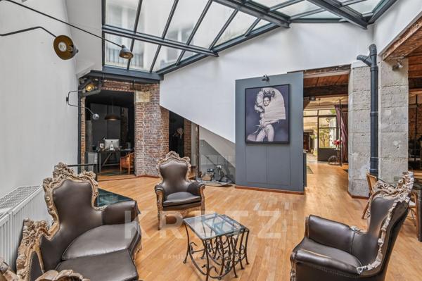 Loft entièrement rénové avec commercialité