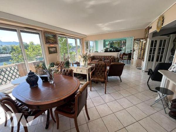 La SAS R&R Notaires vous propose à la vente ce bel appartement familial de 111 m², situé dans l...