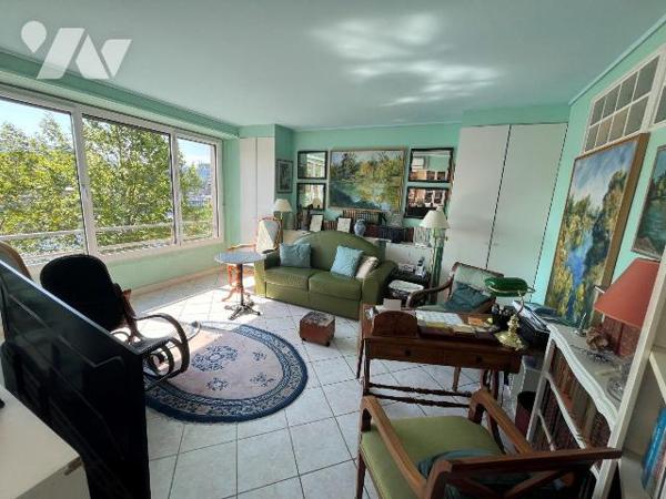 La SAS R&R Notaires vous propose à la vente ce bel appartement familial de 111 m², situé dans l...