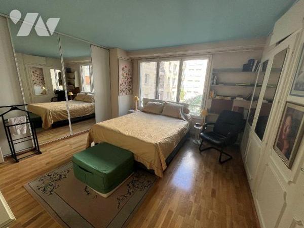 La SAS R&R Notaires vous propose à la vente ce bel appartement familial de 111 m², situé dans l...