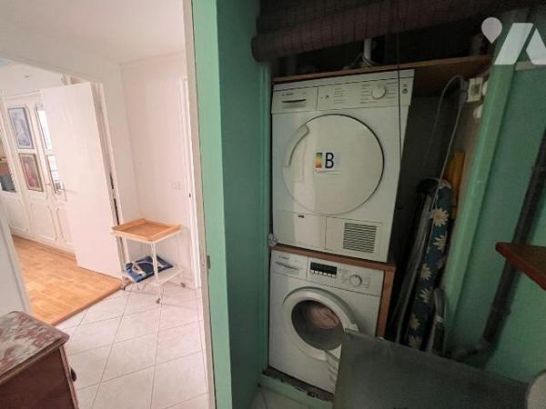 La SAS R&R Notaires vous propose à la vente ce bel appartement familial de 111 m², situé dans l...
