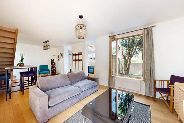 Maison refaite à neuf avec jardin à Garches