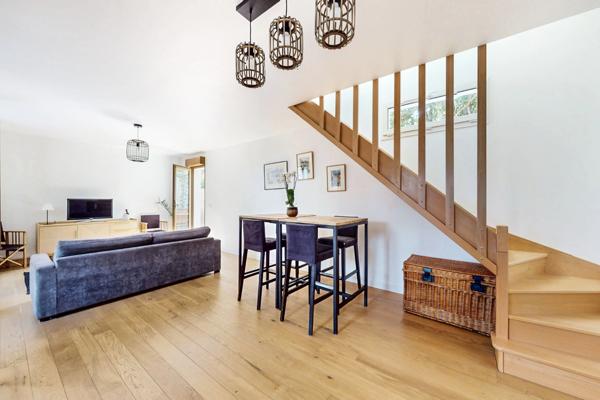 Maison refaite à neuf avec jardin à Garches