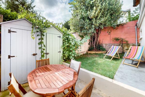 Maison refaite à neuf avec jardin à Garches