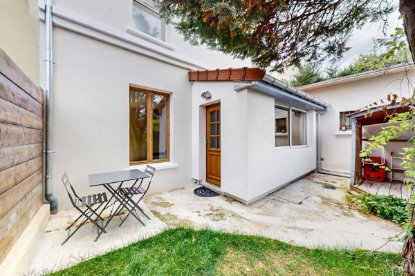 Maison refaite à neuf avec jardin à Garches