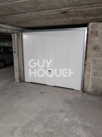 BOX FERMÉ SÉCURISÉ EMPLACEMENT PREMIUM