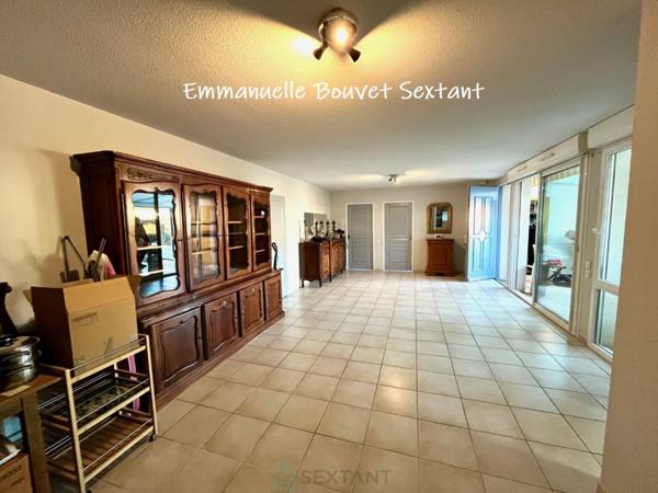 Résidence sénior, T3 de plain-pied en copropriété, espaces paysagers, piscine, club-house, environnement privilégié