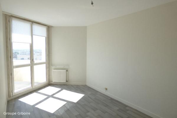 Appartement T5 à louer - 91 m² (réf : 526930)