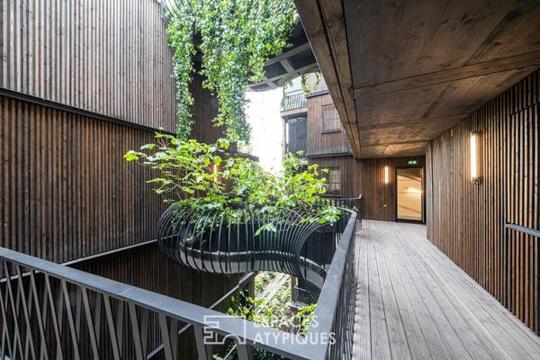 Duplex contemporain aux terrasses végétalisées, esprit canopée urbaine