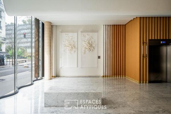 Duplex contemporain aux terrasses végétalisées, esprit canopée urbaine