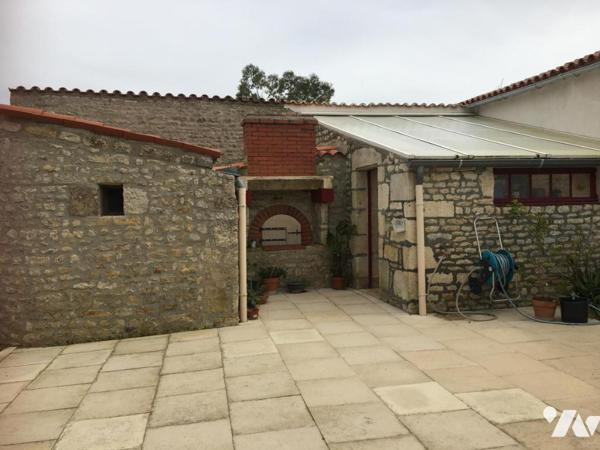 MAISON COUP DE COEUR SITUÉE A LA CAMPAGNE AVEC GARAGE, GRANGE, DEPENDANCES ET TERRAIN