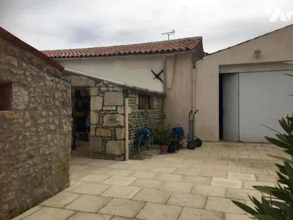 MAISON COUP DE COEUR SITUÉE A LA CAMPAGNE AVEC GARAGE, GRANGE, DEPENDANCES ET TERRAIN