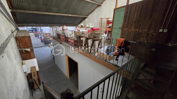 Idéal investisseurs ou marchands de biens !

Situé en plein cœur de Tarbes, à proximité immédiate des commerces, transports et commodités, cet immeuble en monopropriété d’une surface totale d’environ 703 m² offre un potentiel exceptionnel pour un projet locatif ou de revalorisation.

Vidéos commentées sur demandes.

🏢 Composition et potentiel :

Environ 703 m² à réaménager
Possibilité de créer jusqu’à 9 appartements
Local commercial louable dessuite, environ 2 000 € / mois
Une deuxième partie peut accueillir un second commerce ou local de stockage cœur de ville.

💰 Rentabilité & fiscalité :
Taxe foncière : 3 535 €
Fort potentiel de rendement locatif après réhabilitation

🔑 Les atouts :

Emplacement premium en centre-ville
Monopropriété (pas de syndic, pas de charges de copropriété)
Très belle surface exploitable offrant de multiples configurations possibles
Idéal pour un investissement patrimonial, un projet de colocation, ou une restructuration complète pour revente à la découpe

📞 Pour plus d’informations ou organiser une visite, contactez-moi.