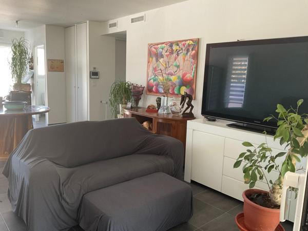 Maison contemporaine proche des commodités