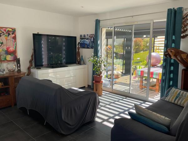 Maison contemporaine proche des commodités