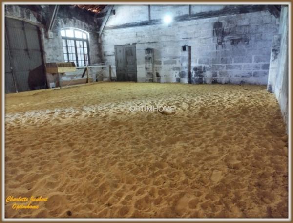 maison divisée en 2 habitations ( +possibilité boxes + rond de longe + terrain en +)