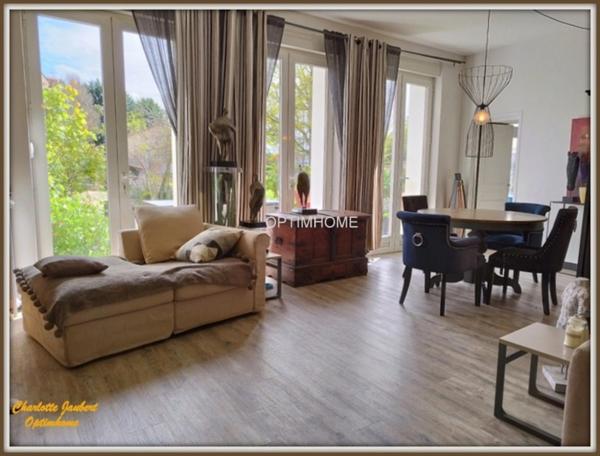 maison divisée en 2 habitations ( +possibilité boxes + rond de longe + terrain en +)