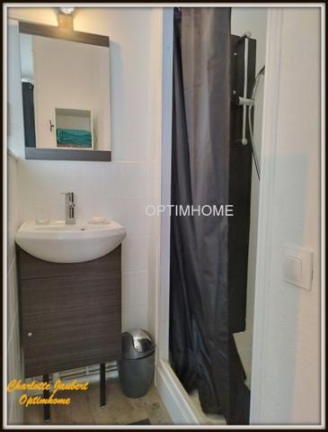 maison divisée en 2 habitations ( +possibilité boxes + rond de longe + terrain en +)