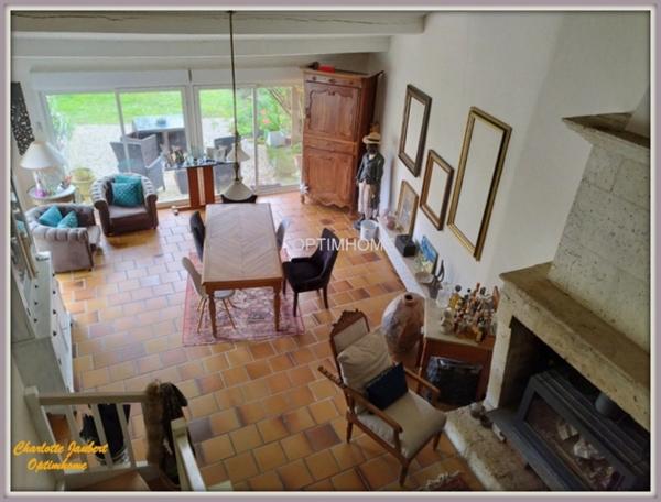 maison divisée en 2 habitations ( +possibilité boxes + rond de longe + terrain en +)