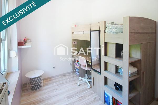 Jolie Maison rénovée avec 3 chambres, 2 salles de bain et garage!