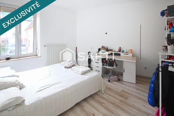 Jolie Maison rénovée avec 3 chambres, 2 salles de bain et garage!