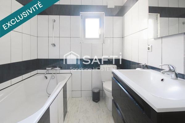 Jolie Maison rénovée avec 3 chambres, 2 salles de bain et garage!