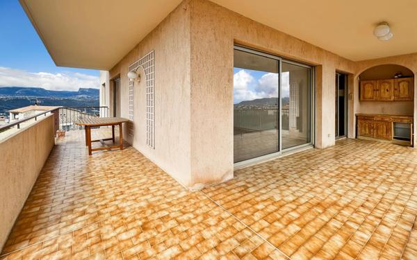 Appartement à vendre    4 pièces • 90 m2 Nice