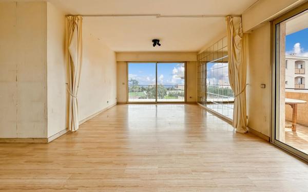 Appartement à vendre    4 pièces • 90 m2 Nice