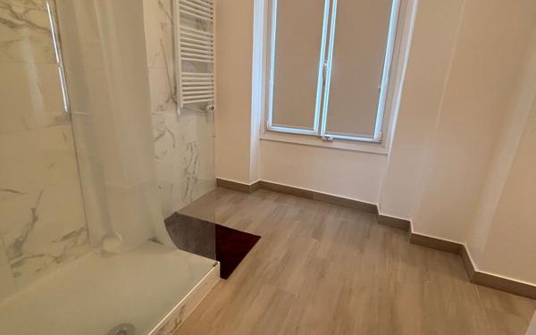 Maison à vendre    11 pièces • 410 m2 Essômes-sur-Marne