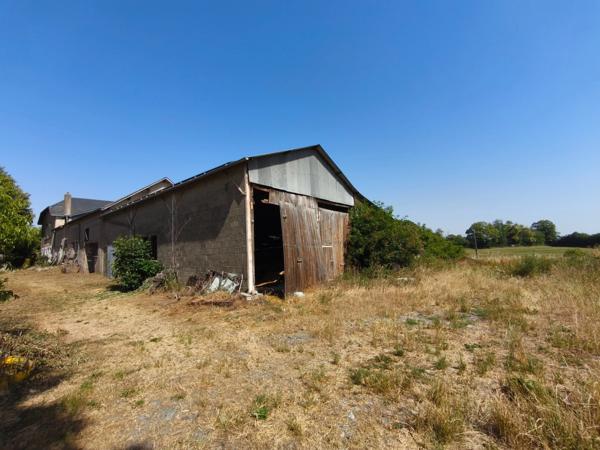 Maison à vendre 105 m² 3 chambres 6 pièces dépendances 6.5 hectares terrain et bois  AIGURANDE (36)