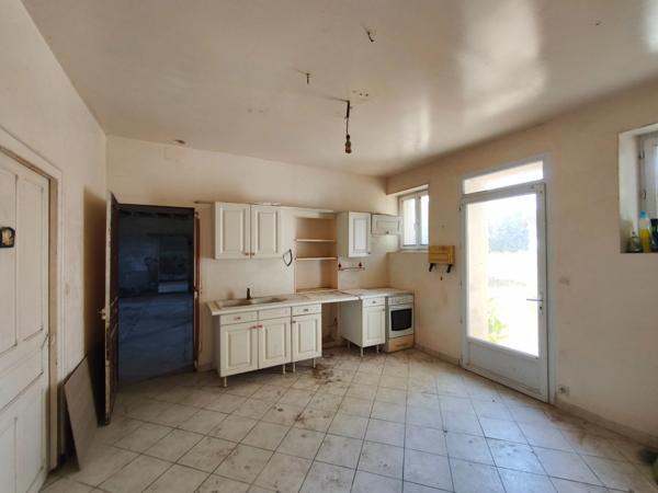 Maison à vendre 105 m² 3 chambres 6 pièces dépendances 6.5 hectares terrain et bois  AIGURANDE (36)