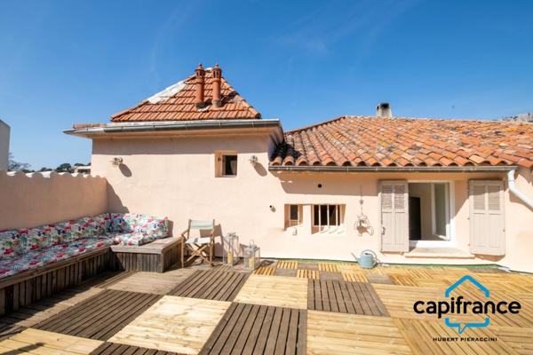Appartement atypique de 86 m2 avec une terrasse privative de 70m2 sur les toits 4 chambres, 2 places de parking.