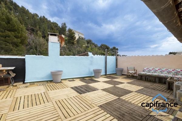 Appartement atypique de 86 m2 avec une terrasse privative de 70m2 sur les toits 4 chambres, 2 places de parking.