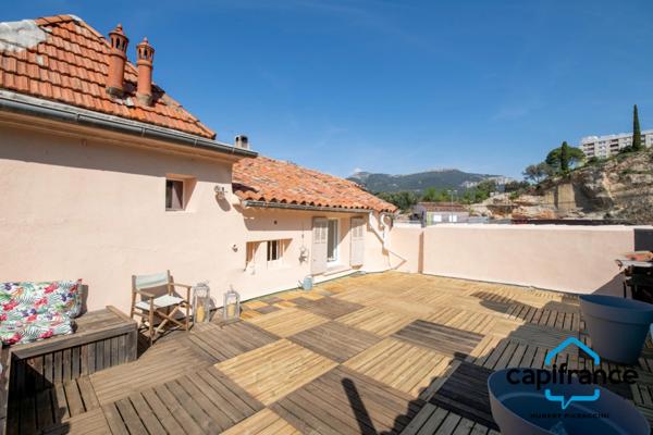 Appartement atypique de 86 m2 avec une terrasse privative de 70m2 sur les toits 4 chambres, 2 places de parking.