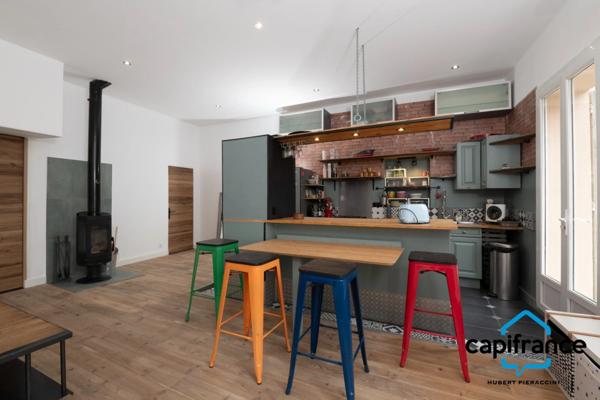 Appartement atypique de 86 m2 avec une terrasse privative de 70m2 sur les toits 4 chambres, 2 places de parking.