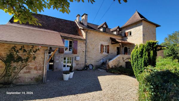 Maison de caractère avec gîte indépendant et piscine à 8 minutes de Villeneuve d'Aveyron Ols et rhinodes