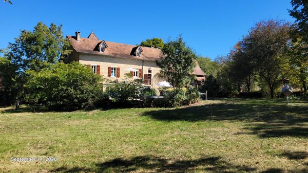 Maison de caractère avec gîte indépendant et piscine à 8 minutes de Villeneuve d'Aveyron Ols et rhinodes