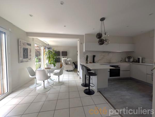 Vente
                Maison127 m² - 6 Pièces -
                    LUC LA PRIMAUBE (12450)