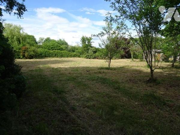 A proximité de Poitiers, Nieuil L'Espoir, hors lotissement, terrain à bâtir de 2 461 m² à viabi...