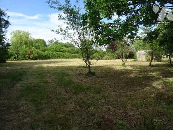 A proximité de Poitiers, Nieuil L'Espoir, hors lotissement, terrain à bâtir de 2 461 m² à viabi...