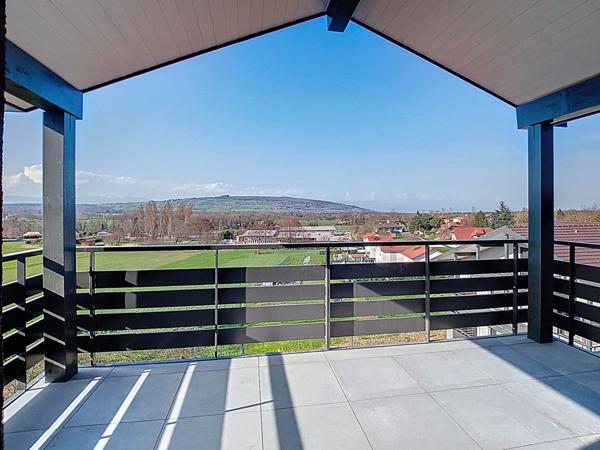 ATTIQUE Appartement T4 de 100.89 m2 avec vue montagnes.