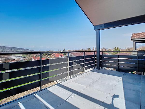 ATTIQUE Appartement T4 de 100.89 m2 avec vue montagnes.