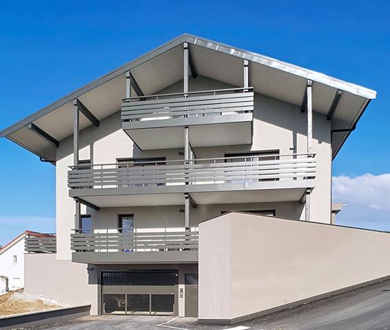 ATTIQUE Appartement T4 de 100.89 m2 avec vue montagnes.