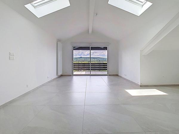 ATTIQUE Appartement T4 de 100.89 m2 avec vue montagnes.